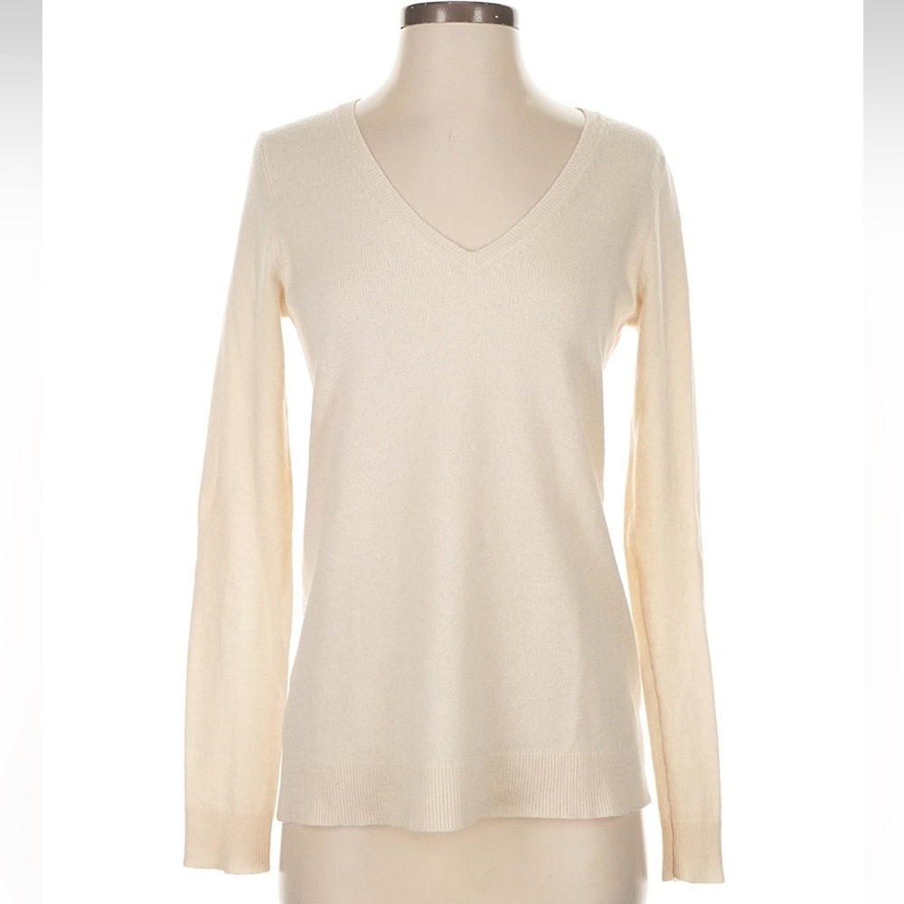 100% Cashmere Cream V-Neck Sweater